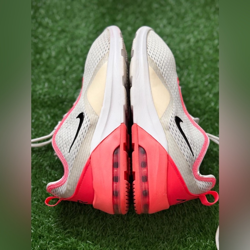 Nike

WMNS AIR MAX MOTION 2 'WHITE FLASH CRIMSON' Size 9‎